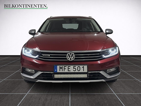 Volkswagen Passat Alltrack 9 of 15