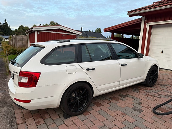 Skoda Octavia 3 of 8