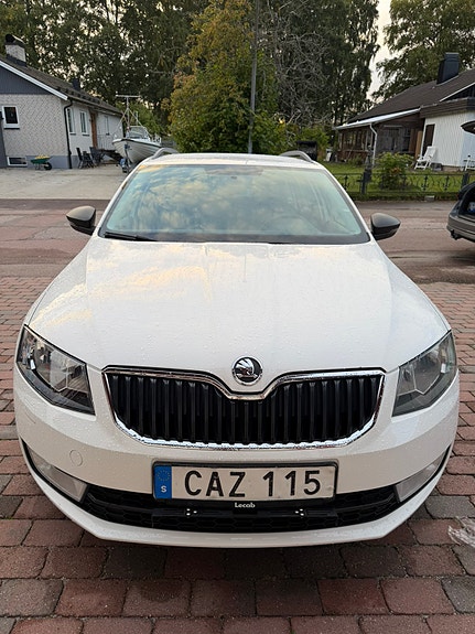 Skoda Octavia 2 of 8