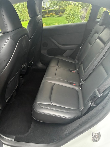 Tesla Model Y 4 of 8