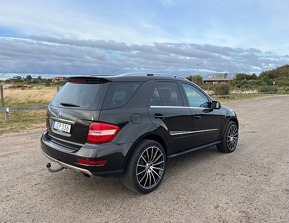 Mercedes-Benz ML320 6 of 19