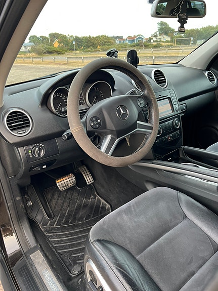 Mercedes-Benz ML320 10 of 19