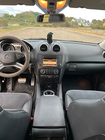 Mercedes-Benz ML320 11 of 19