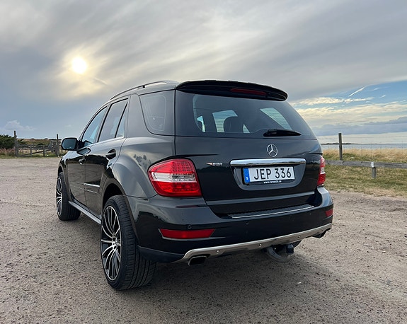 Mercedes-Benz ML320 3 of 19