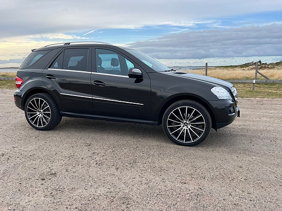 Mercedes-Benz ML320 9 of 19