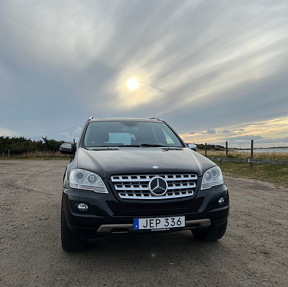 Mercedes-Benz ML320 7 of 19