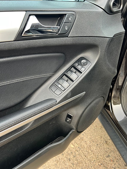 Mercedes-Benz ML320 15 of 19