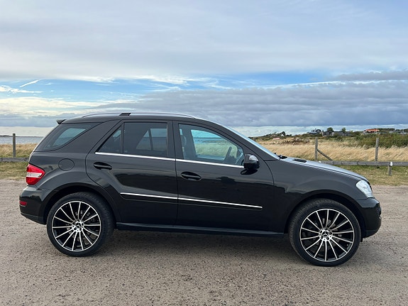 Mercedes-Benz ML320 5 of 19