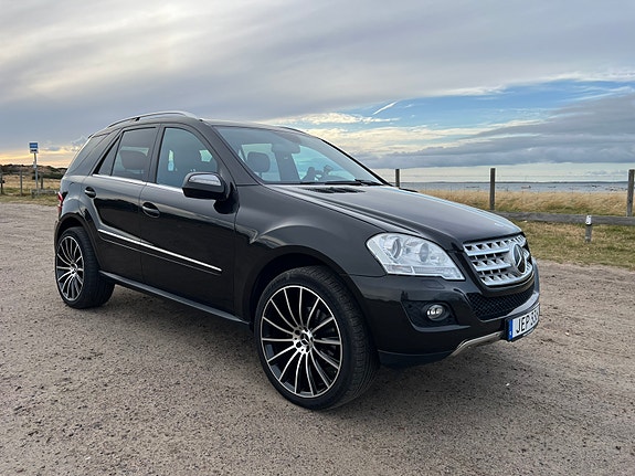 Mercedes-Benz ML320 4 of 19