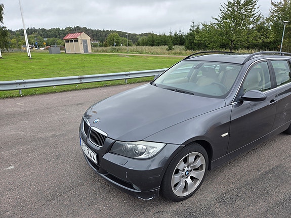 BMW 325Xi 4 of 5