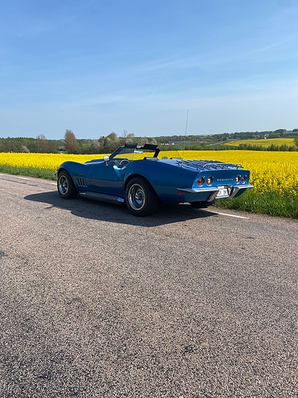 Chevrolet Corvette 2 of 9