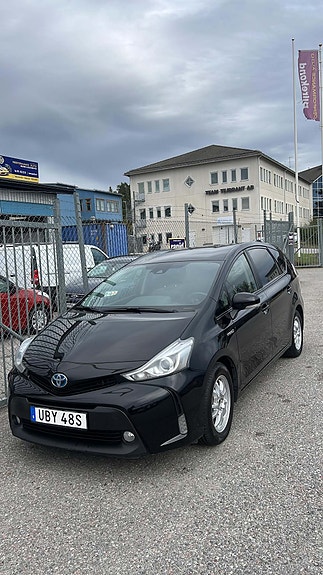 Toyota Prius+ 2 of 6