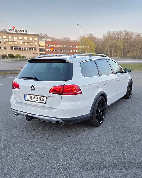 Volkswagen Passat Alltrack 4 of 5