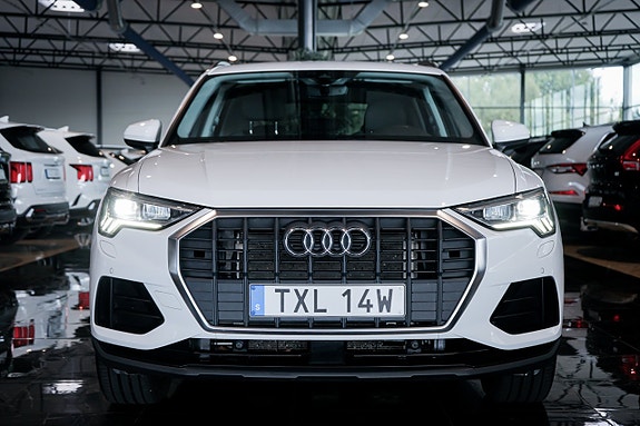 Audi Q3 2 of 27