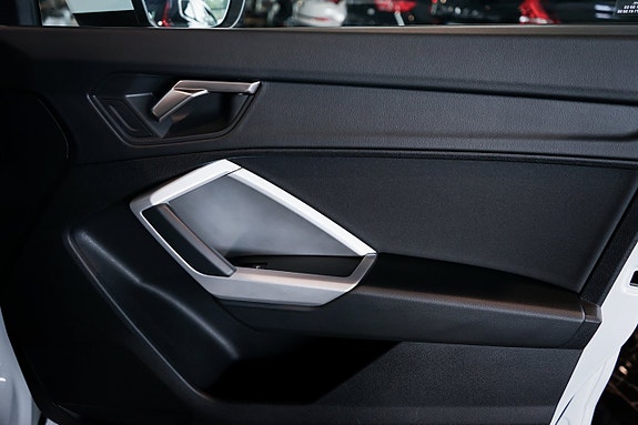 Audi Q3 25 of 27