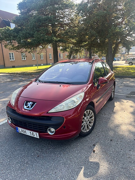 Peugeot 207 2 of 5