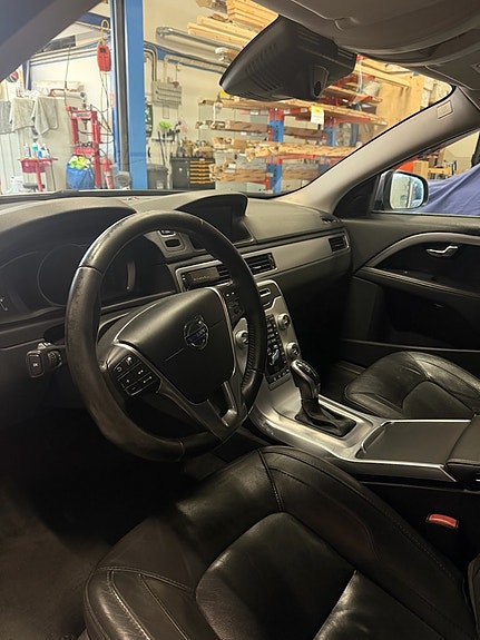 Volvo V70 6 of 8