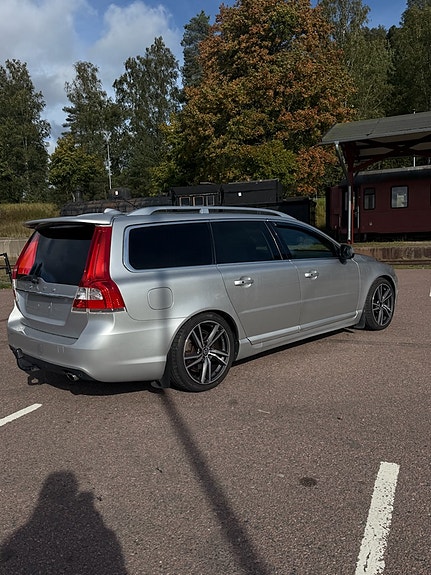 Volvo V70 3 of 8