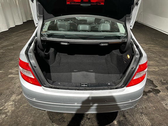 Mercedes-Benz C180 11 of 14