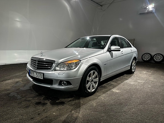 Mercedes-Benz C180 2 of 14