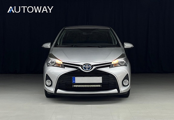 Toyota Yaris 2 of 19