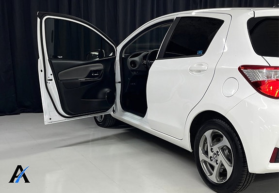 Toyota Yaris 8 of 22