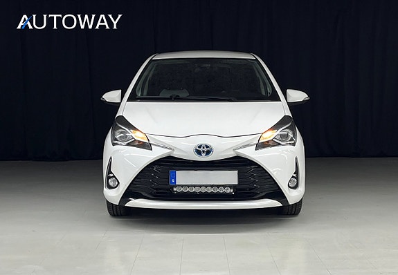 Toyota Yaris 2 of 22