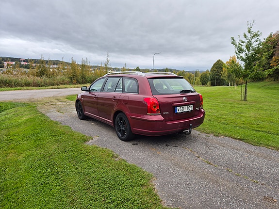 Toyota Avensis 4 of 6