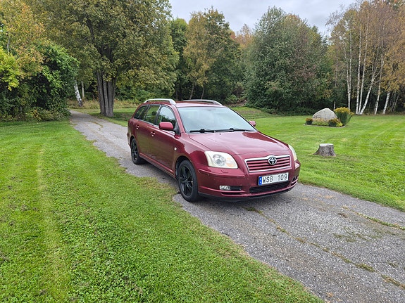 Toyota Avensis 2 of 6