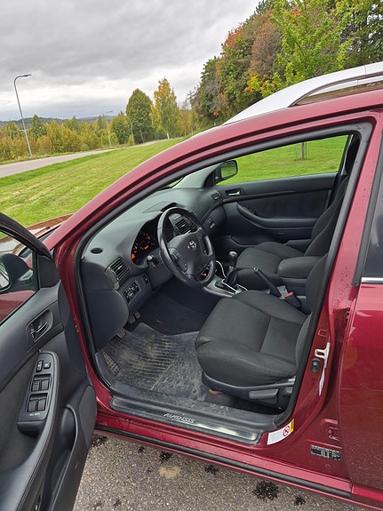 Toyota Avensis 5 of 6