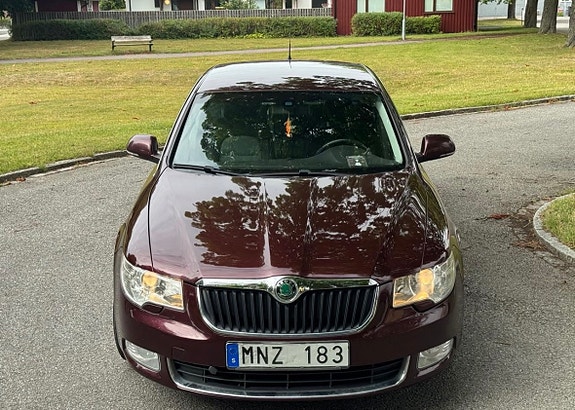 Skoda Superb 2 of 11