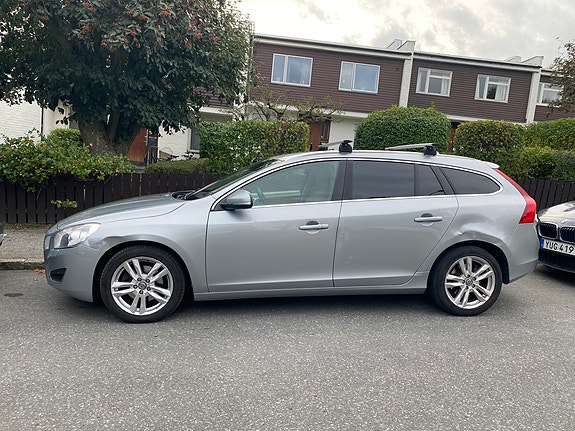 Volvo V60 2 of 11