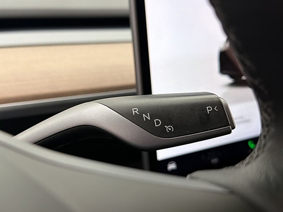 Tesla Model Y 20 of 30