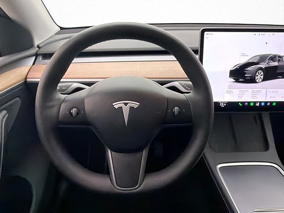 Tesla Model Y 14 of 30