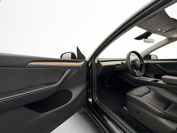 Tesla Model Y 12 of 30