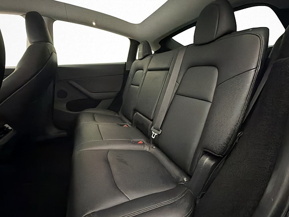 Tesla Model Y 18 of 30