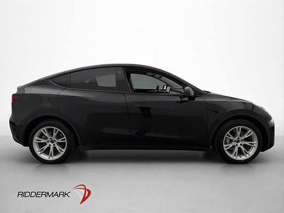 Tesla Model Y 10 of 30