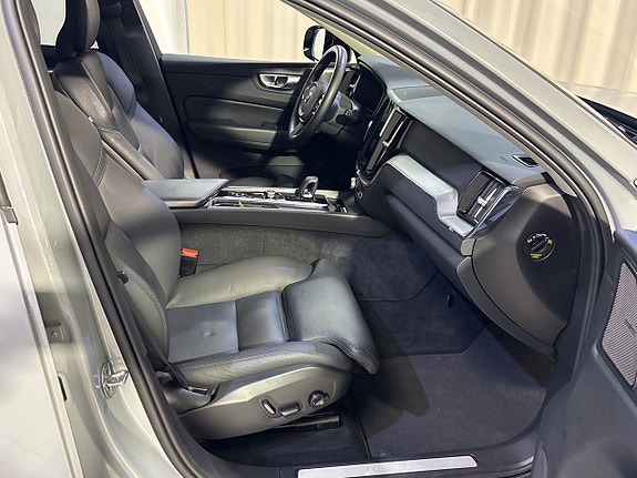 Volvo XC60 3 of 27