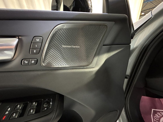 Volvo XC60 15 of 27