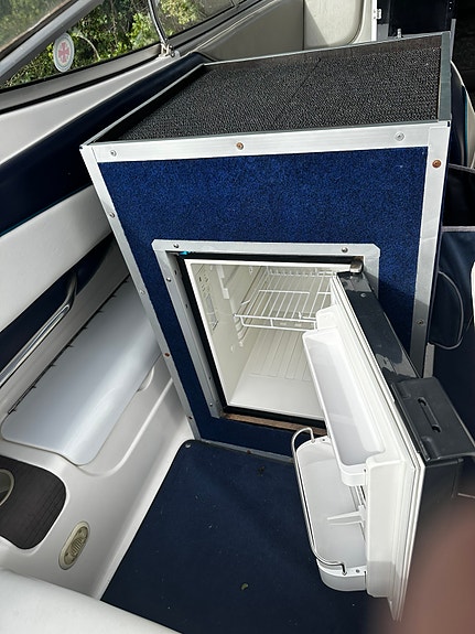 Bayliner 2352 LS Capri 12 of 17