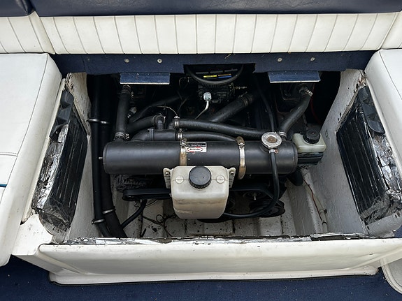 Bayliner 2352 LS Capri 14 of 17
