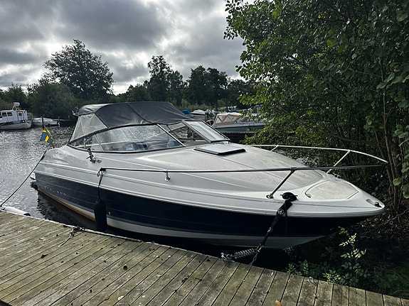 Bayliner 2352 LS Capri 2 of 17