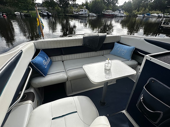 Bayliner 2352 LS Capri 3 of 17