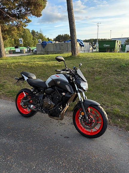 Yamaha MT-07 2 of 4