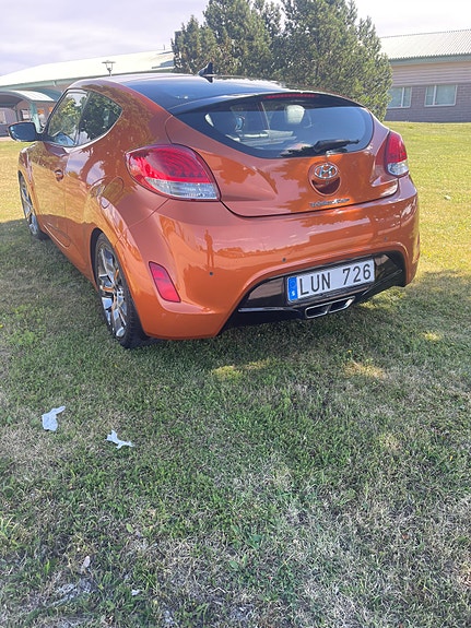 Hyundai Veloster 2 of 6