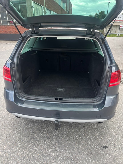Volkswagen Passat Alltrack 8 of 9