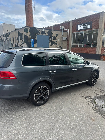 Volkswagen Passat Alltrack 5 of 9