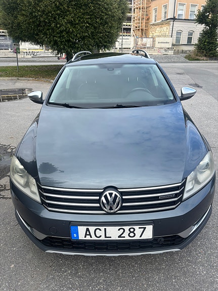 Volkswagen Passat Alltrack 4 of 9