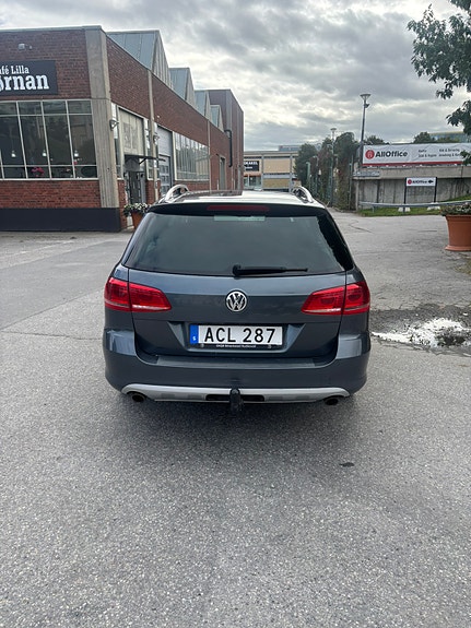Volkswagen Passat Alltrack 6 of 9