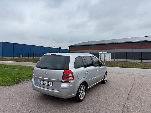 Opel Zafira 4 of 11